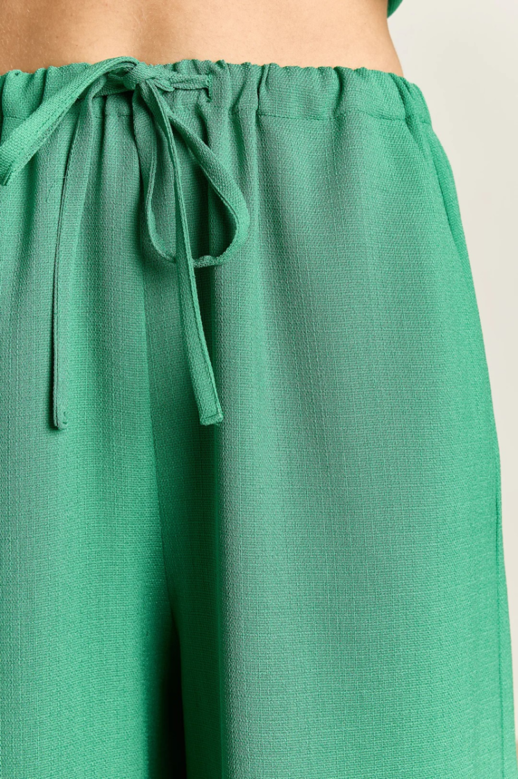 Apple green
