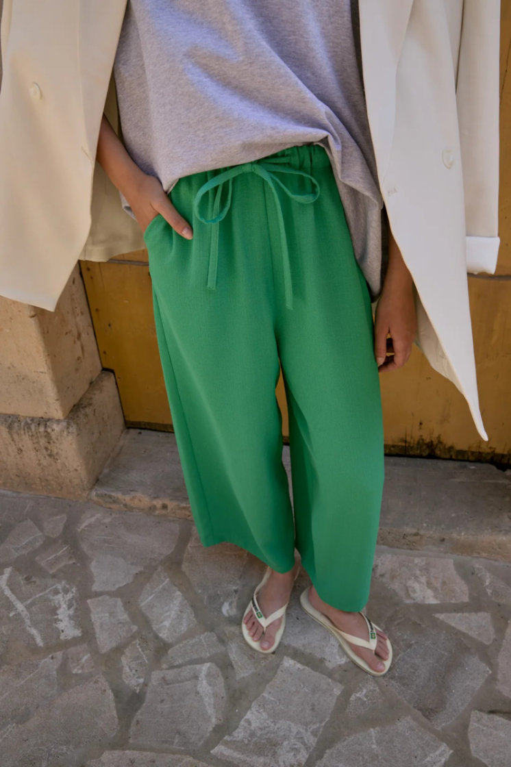  Apple green